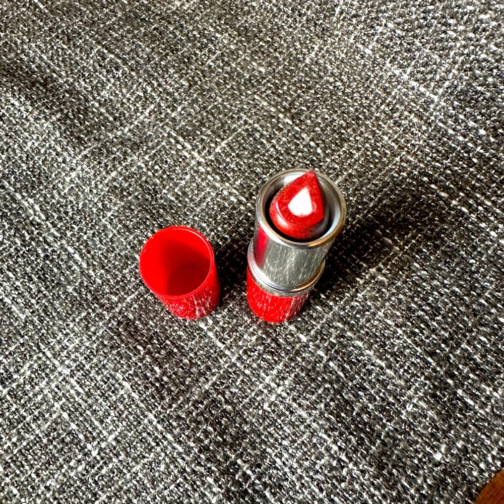 Clinique #25 Angel Red Dramatically Different Lipstick